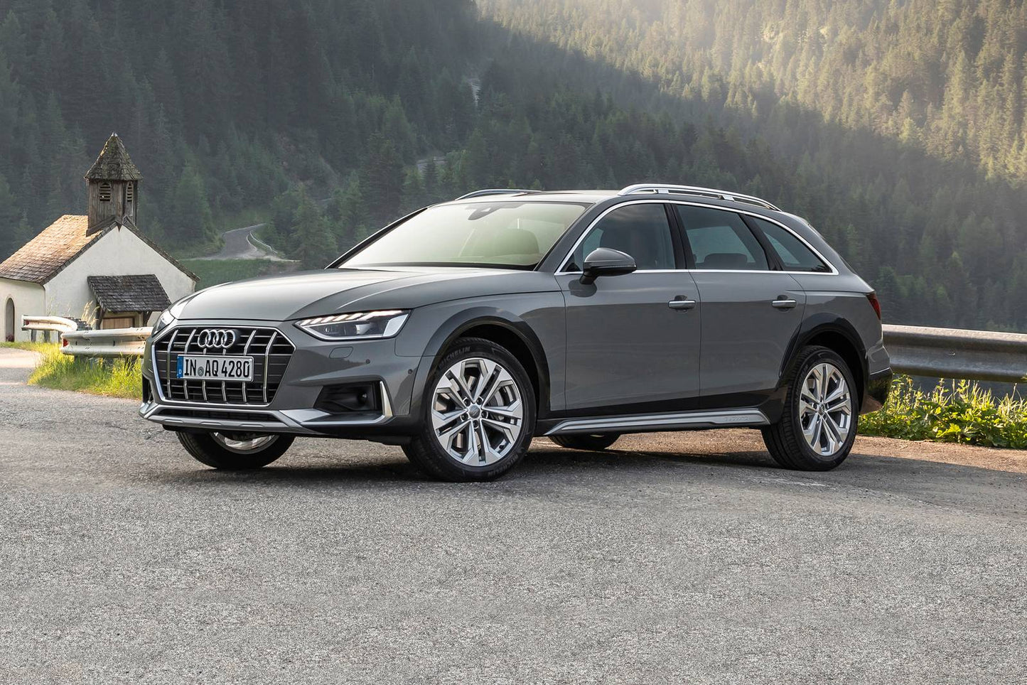 2025 Audi A4 allroad Prestige 4dr Wagon AWD w/45 TFSI (2.0L 4cyl Turbo gas/electric mild hybrid 7AM)