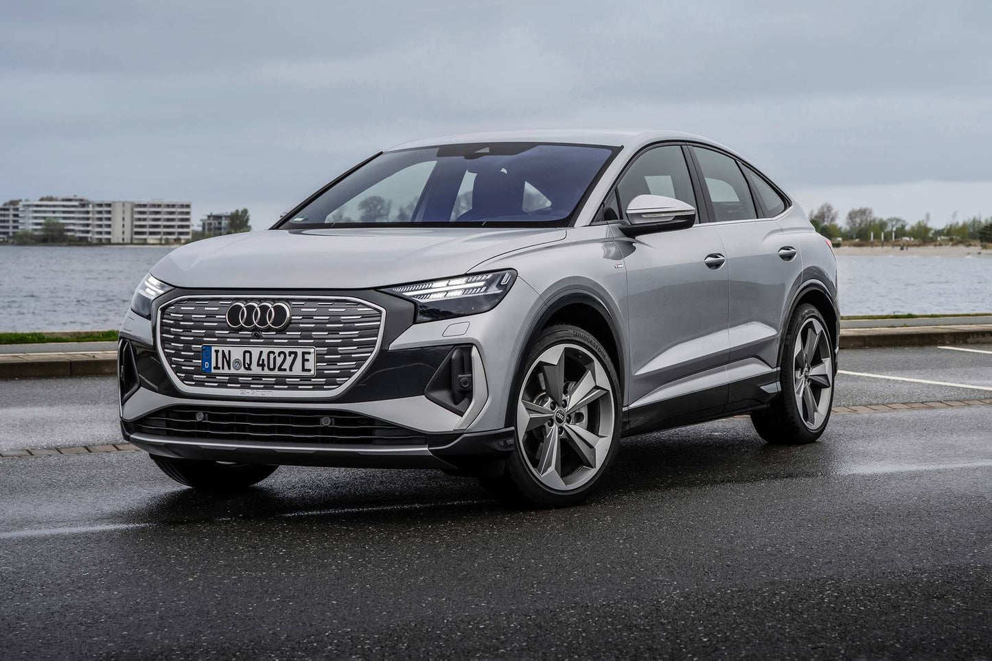 2025 Audi Q4 Sportback e-tron Prestige 4dr SUV AWD w/55 (electric DD)