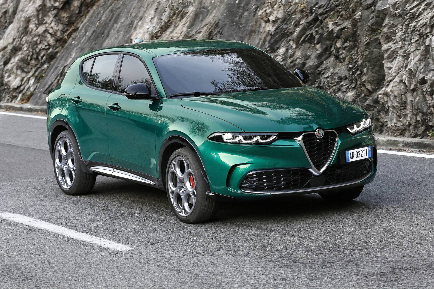 2024 Alfa Romeo Tonale Sprint 4dr SUV AWD (1.3L 4cyl Turbo gas/electric plug-in hybrid 6A)