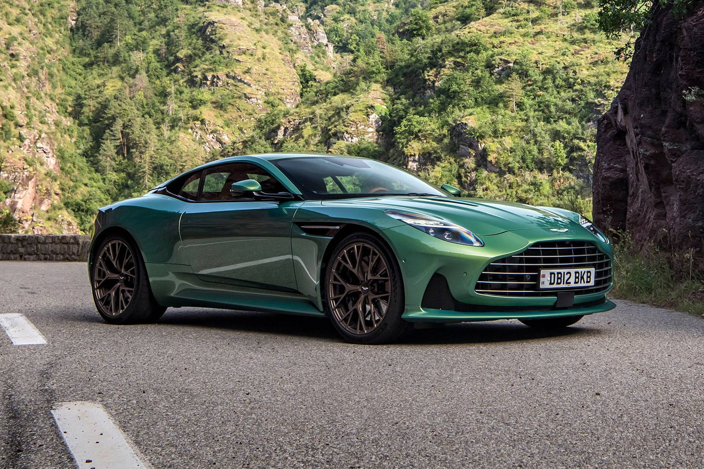 2024 Aston Martin DB12 V8 Volante 2dr Convertible (4.0L 8cyl Turbo 8A)