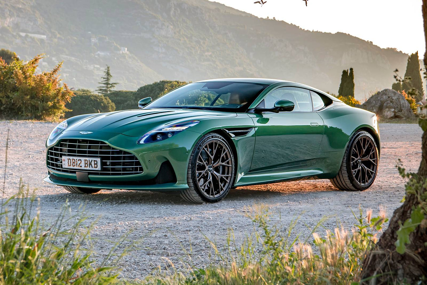 2024 Aston Martin DB12 V8 Volante 2dr Convertible (4.0L 8cyl Turbo 8A)