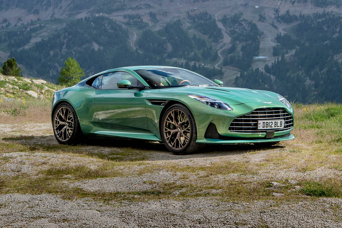 2024 Aston Martin DB12 V8 Volante 2dr Convertible (4.0L 8cyl Turbo 8A)