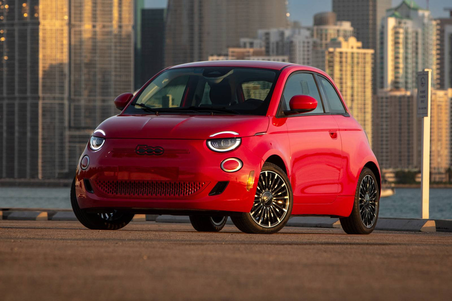 2024 FIAT 500e Inspired by Los Angeles 2dr Hatchback (electric DD)