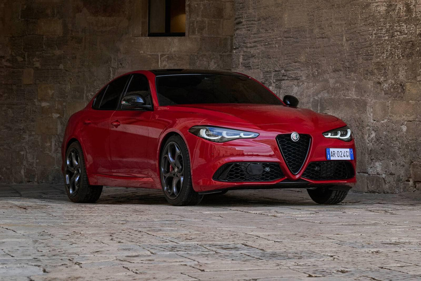 2025 Alfa Romeo Giulia Tributo Italiano 4dr Sedan AWD (2.0L 4cyl Turbo 8A)