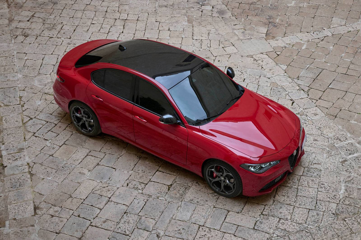 2025 Alfa Romeo Giulia Tributo Italiano 4dr Sedan AWD (2.0L 4cyl Turbo 8A)