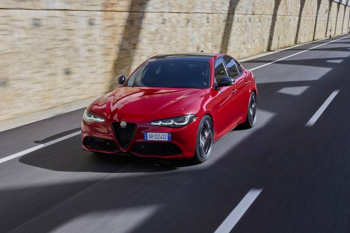 2025 Alfa Romeo Giulia Tributo Italiano 4dr Sedan AWD (2.0L 4cyl Turbo 8A)