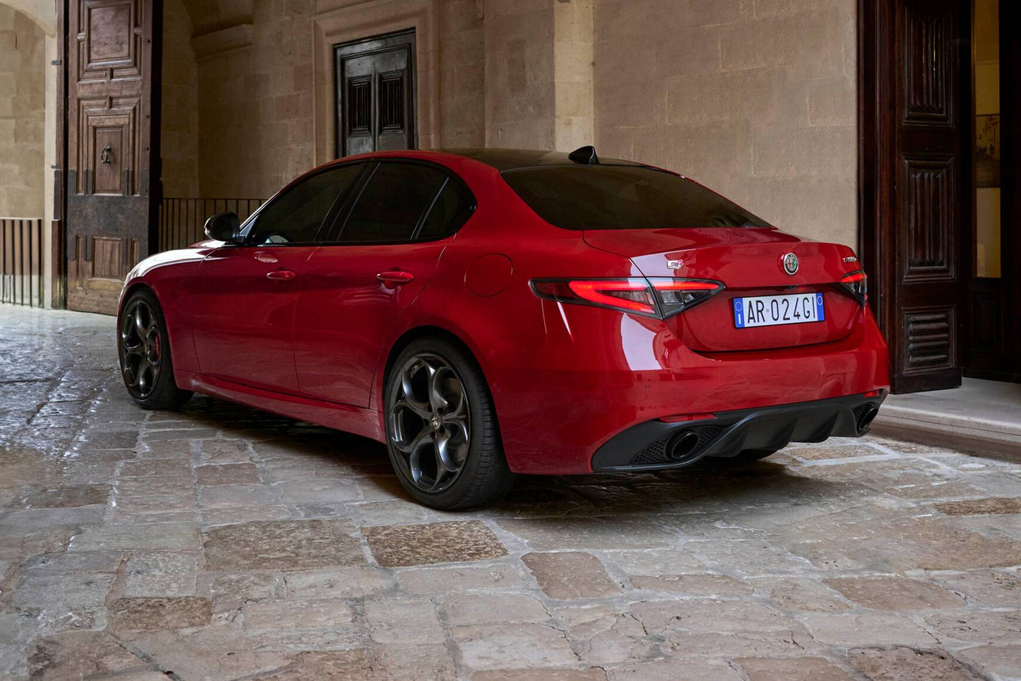 2025 Alfa Romeo Giulia 4dr Sedan AWD (2.0L 4cyl Turbo 8A)