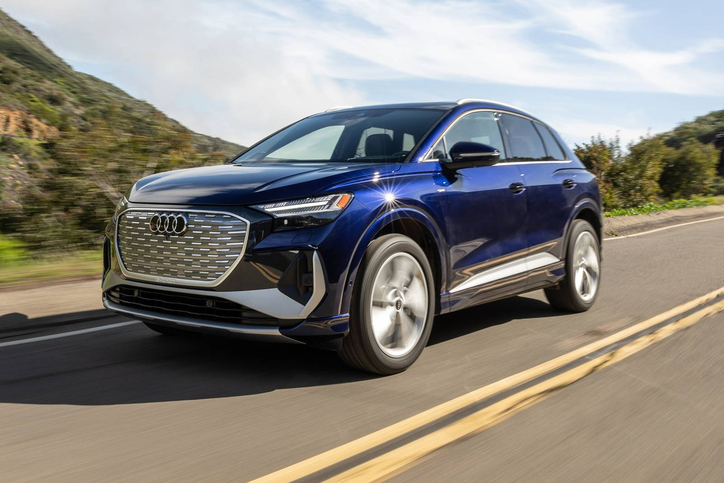 2025 Audi Q4 e-tron Premium Plus 4dr SUV AWD w/55 (electric DD)