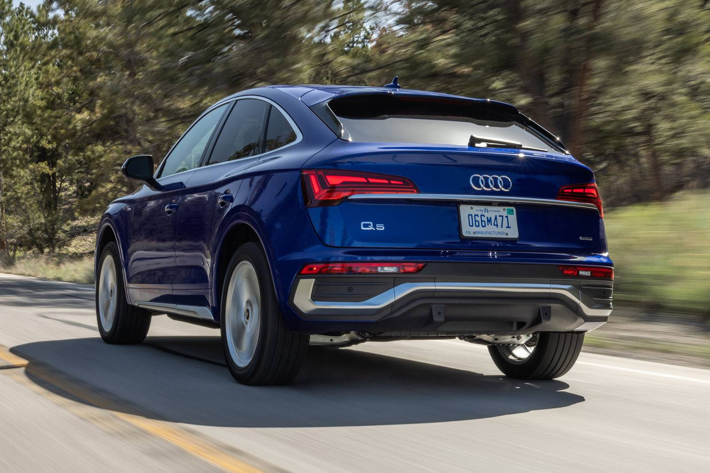 2025 Audi Q5 Sportback Premium Plus S line 4dr SUV AWD w/45 TFSI (2.0L 4cyl Turbo gas/electric mild hybrid 7AM)