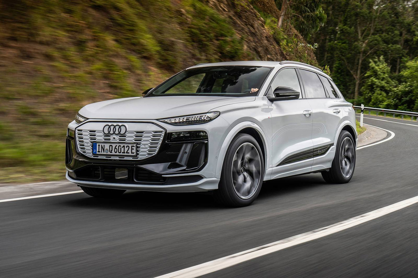 2025 Audi Q6 e-tron Premium Plus 4dr SUV (electric DD)