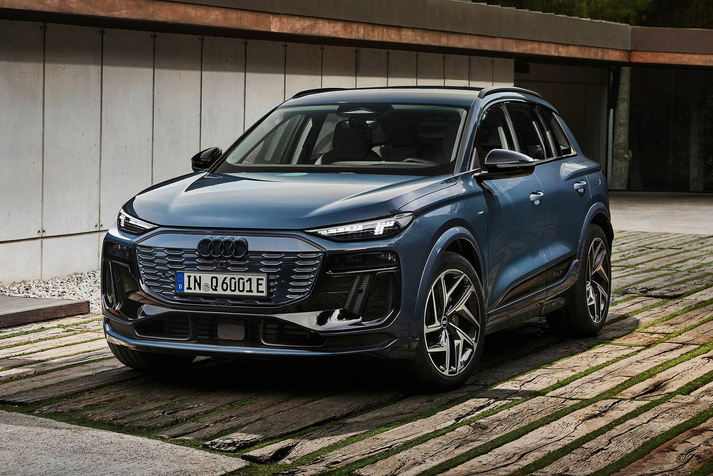 2025 Audi Q6 e-tron Prestige 4dr SUV (electric DD)