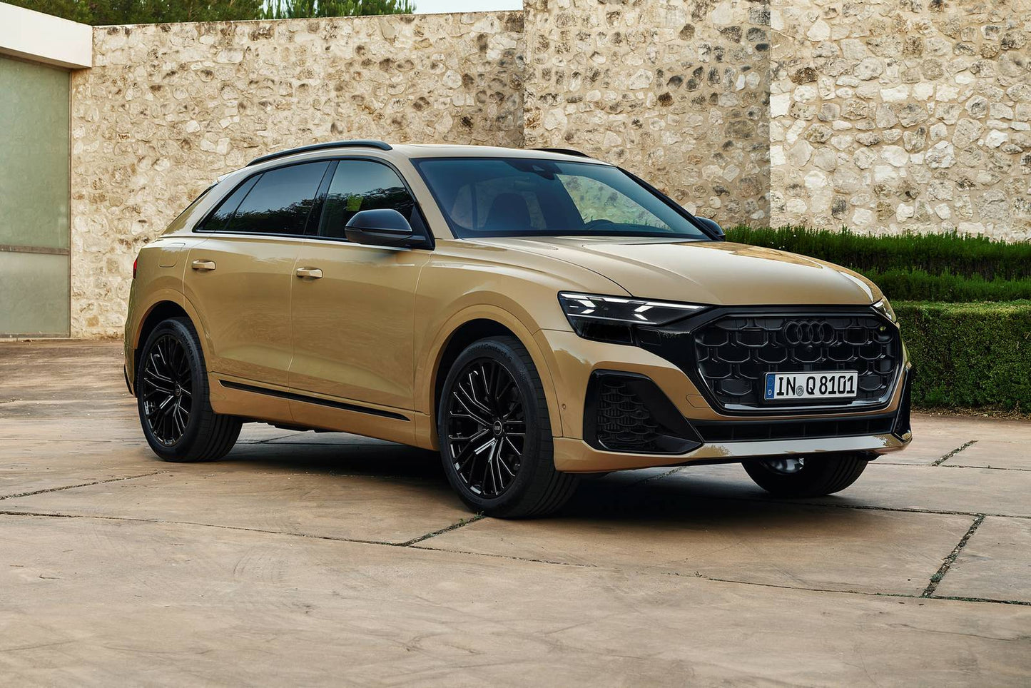 2025 Audi Q8 Prestige 4dr SUV AWD w/55 TFSI (3.0L 6cyl Turbo gas/electric mild hybrid 8A)