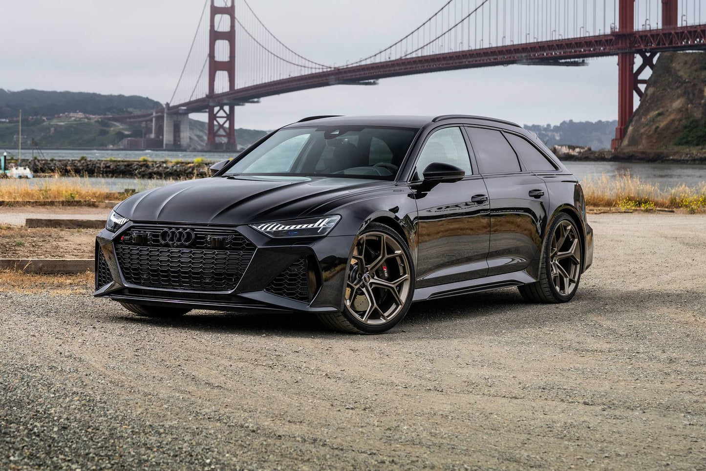 2025 Audi RS 6 performance 4dr Wagon AWD (4.0L 8cyl Turbo gas/electric mild hybrid 8A)