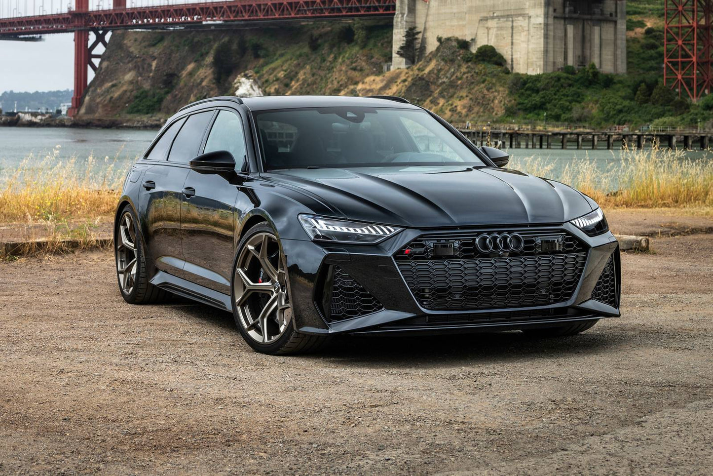 2025 Audi RS 6 performance 4dr Wagon AWD (4.0L 8cyl Turbo gas/electric mild hybrid 8A)