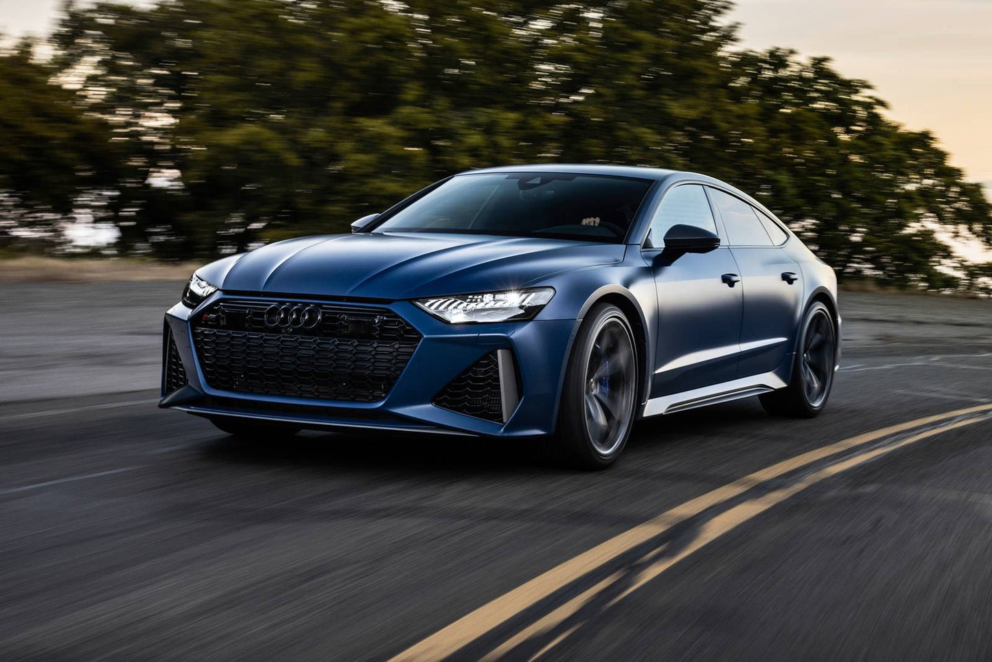 2025 Audi RS 7 performance 4dr Sedan AWD (4.0L 8cyl Turbo gas/electric mild hybrid 8A)