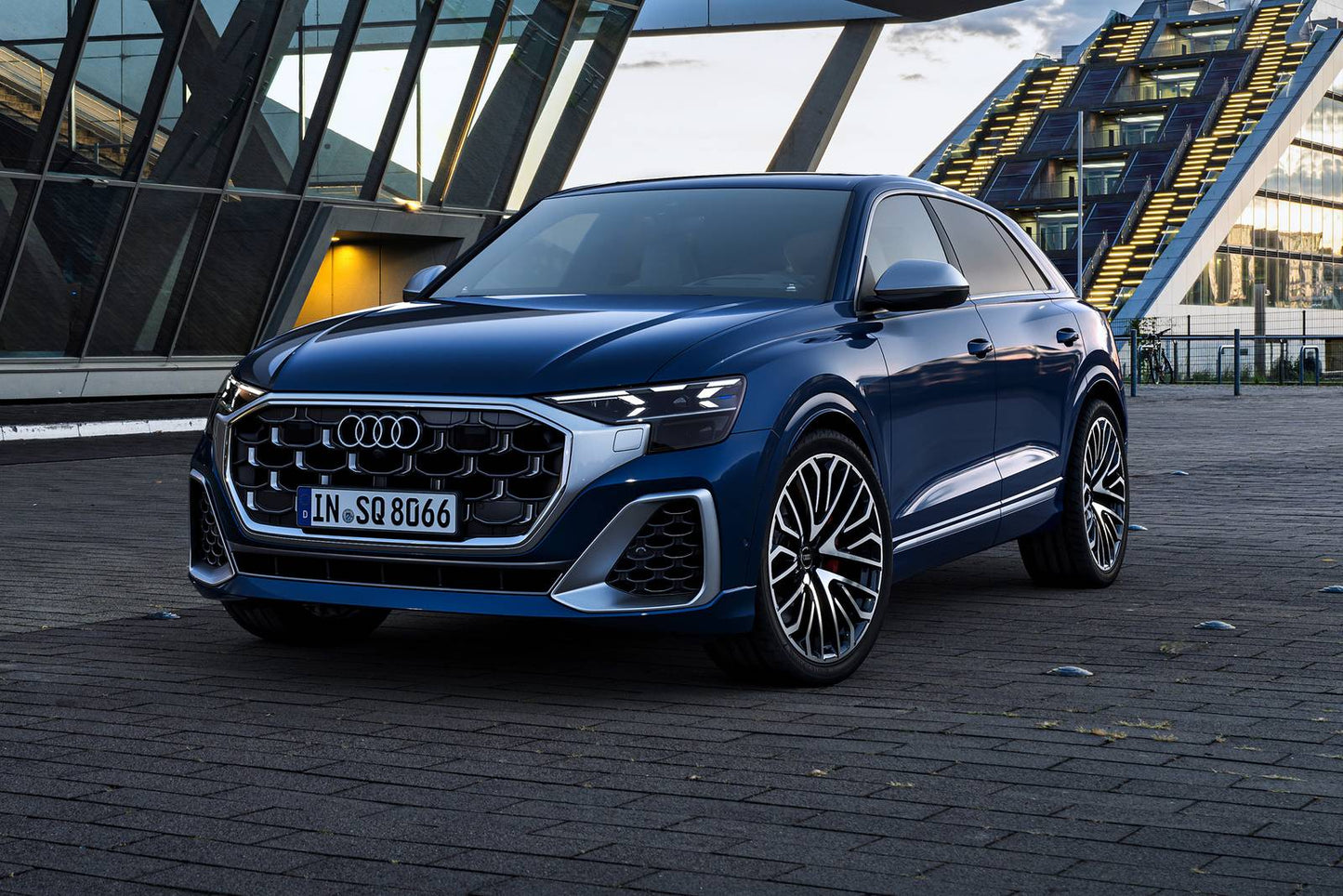 2025 Audi SQ8 Premium Plus 4dr SUV AWD (4.0L 8cyl Turbo gas/electric mild hybrid 8A)