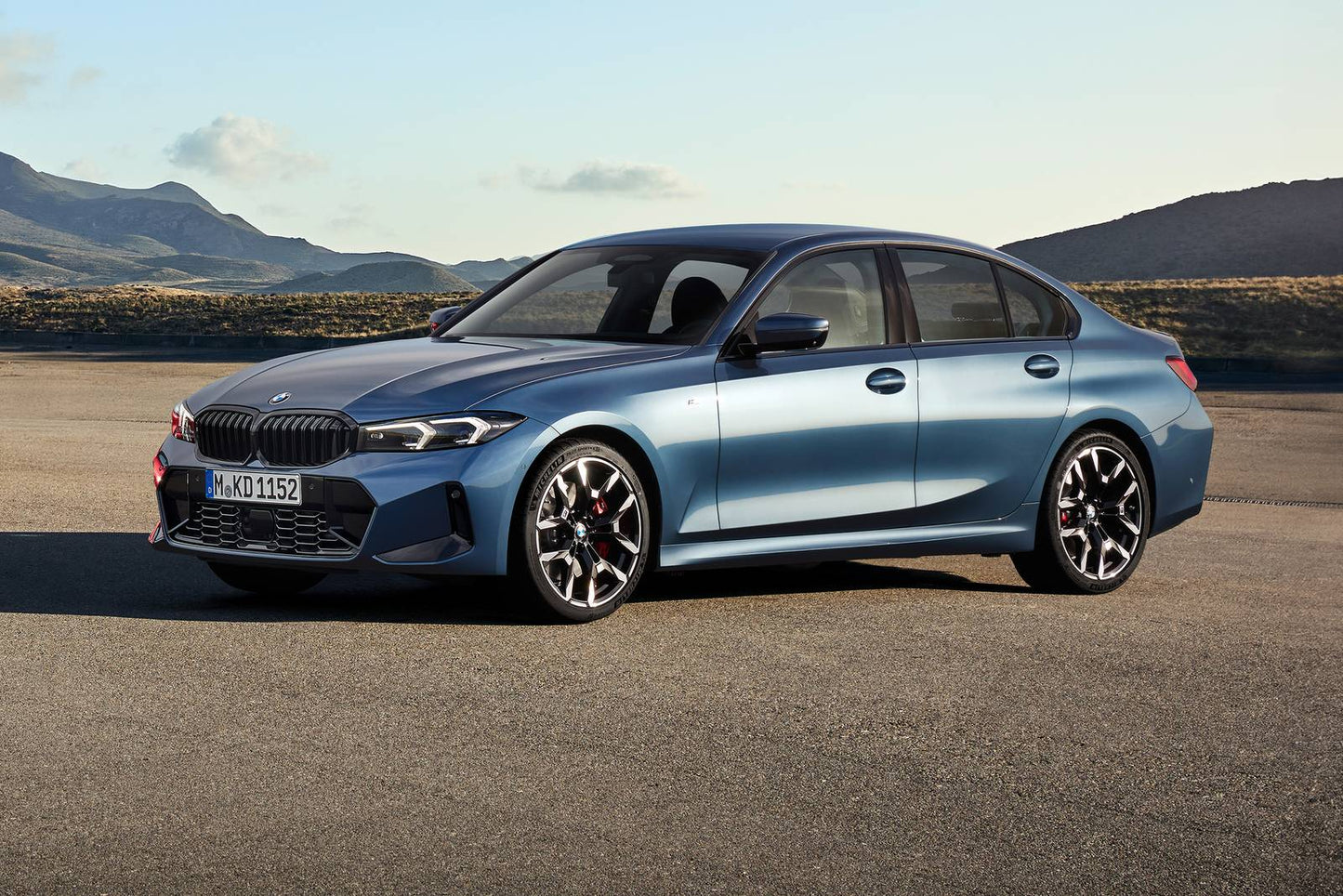 2025 BMW 3 Series 330i 4dr Sedan (2.0L 4cyl Turbo gas/electric mild hybrid 8A)