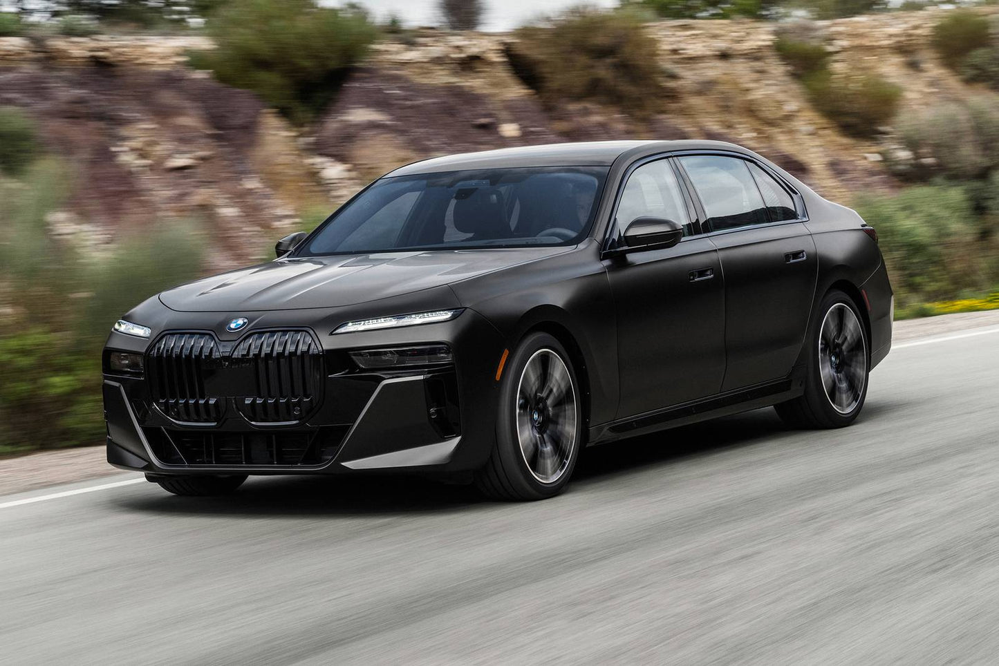 2025 BMW 7 Series 750e xDrive 4dr Sedan AWD (3.0L 6cyl Turbo gas/electric plug-in hybrid 8A)