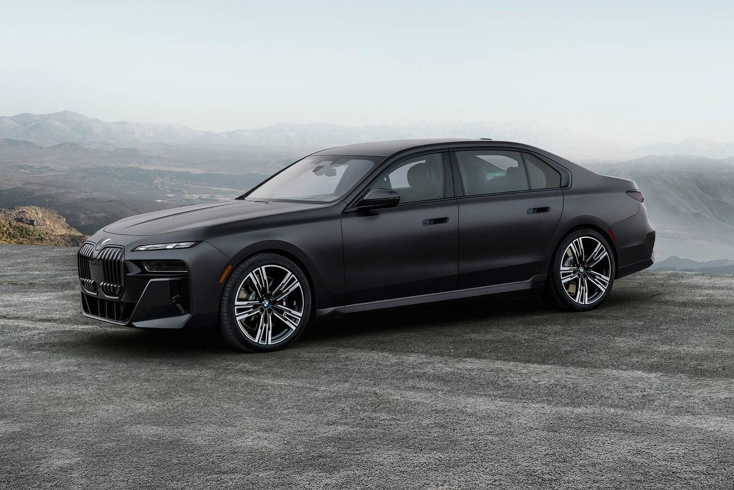 2025 BMW 7 Series 760i xDrive 4dr Sedan AWD (4.4L 8cyl Turbo gas/electric mild hybrid 8A)