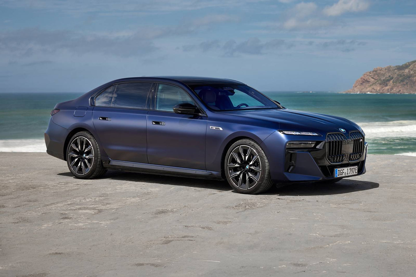 2025 BMW i7 M70 4dr Sedan AWD (electric DD)