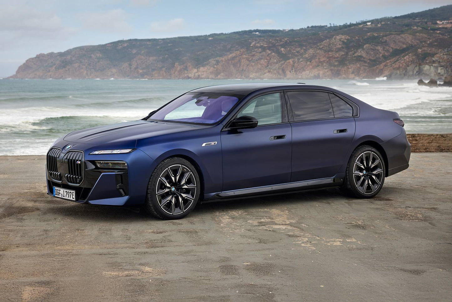 2025 BMW i7 M70 4dr Sedan AWD (electric DD)