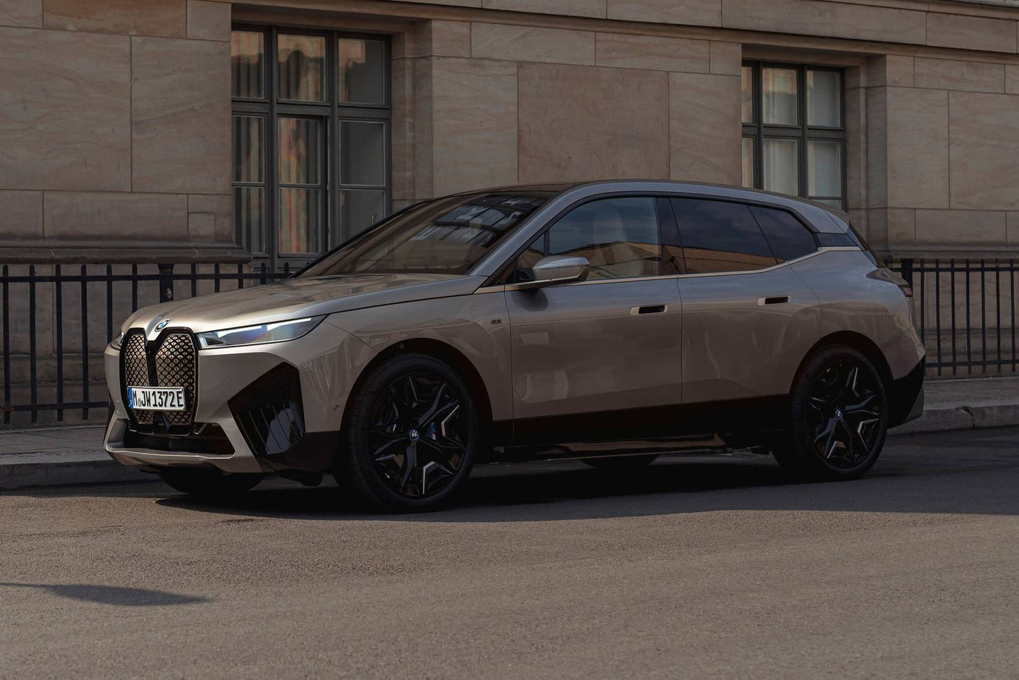 2025 BMW iX xDrive50 4dr SUV AWD (electric DD)