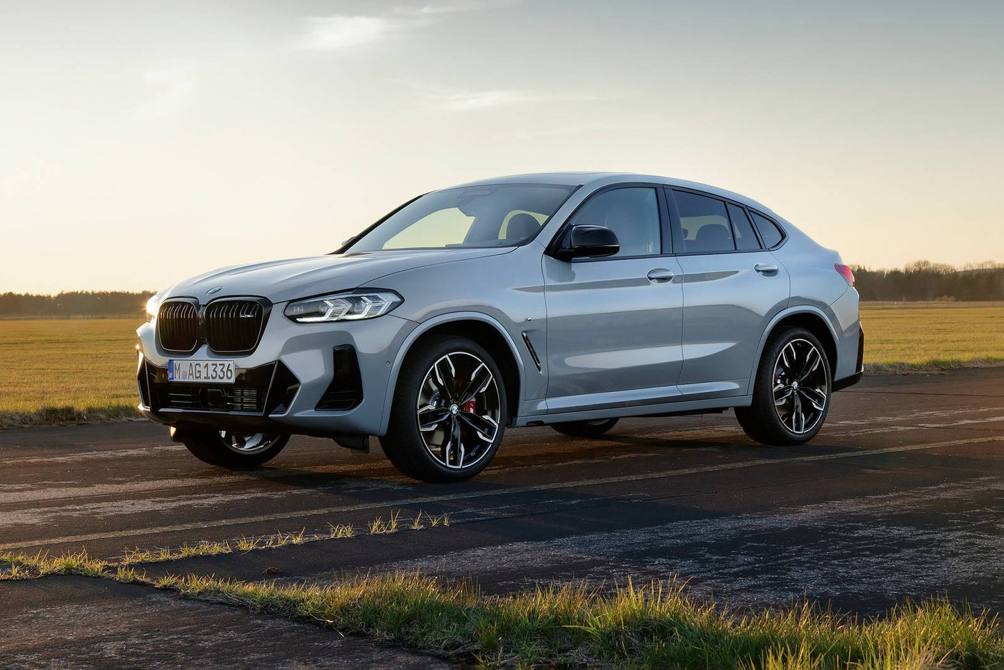 2025 BMW X4 M40i 4dr SUV AWD (3.0L 6cyl Turbo gas/electric mild hybrid 8A)