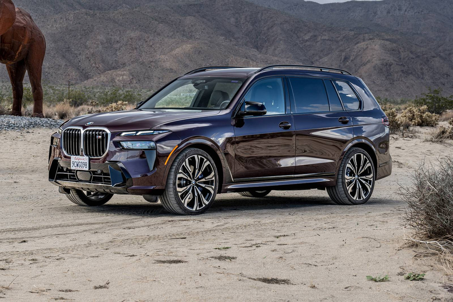 2025 BMW X7 M60i 4dr SUV AWD (4.4L 8cyl Turbo gas/electric mild hybrid 8A)