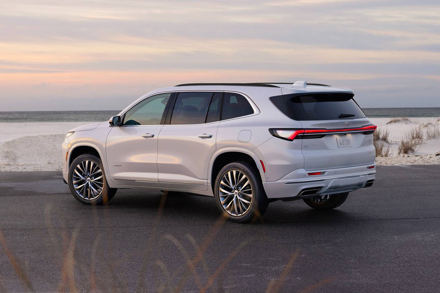 2025 Buick Enclave Avenir 4dr SUV (2.5L 4cyl Turbo 8A)