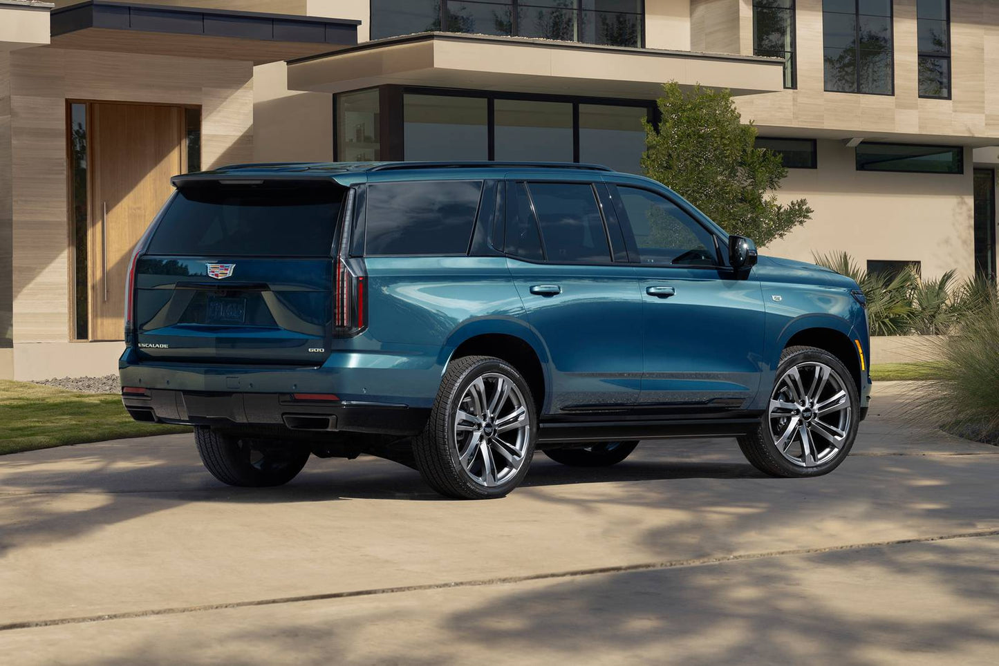2025 Cadillac Escalade Premium Luxury 4dr SUV (6.2L 8cyl 10A)