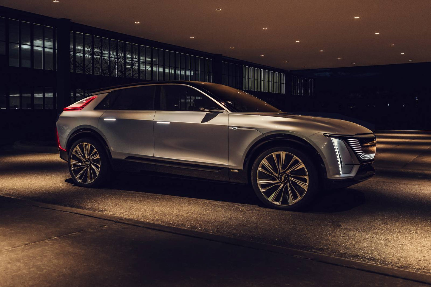 2025 Cadillac LYRIQ Luxury 1 4dr SUV (electric DD)
