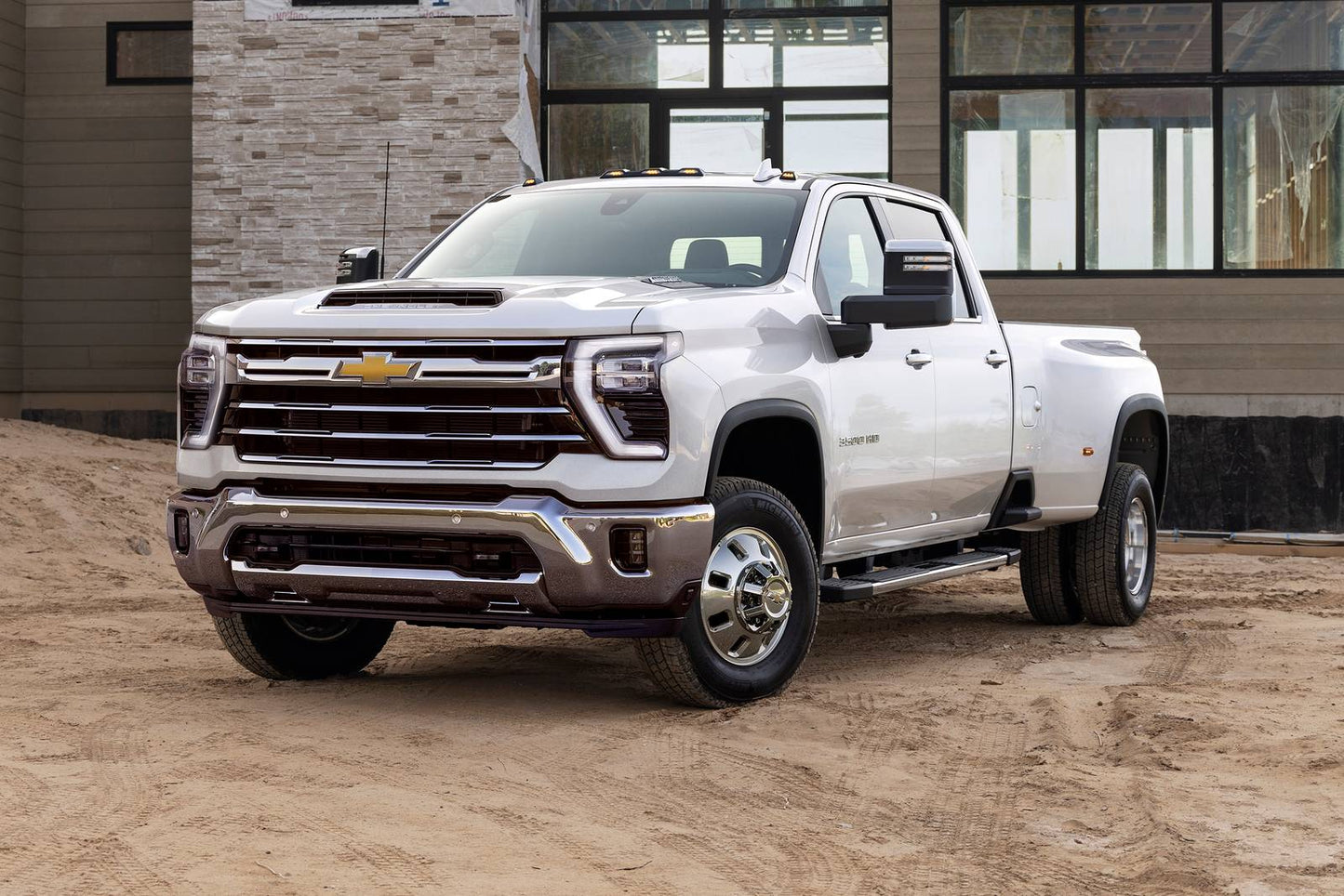 2025 Chevrolet Silverado 3500HD LT 2dr Regular Cab 4WD LB (6.6L 8cyl 10A)