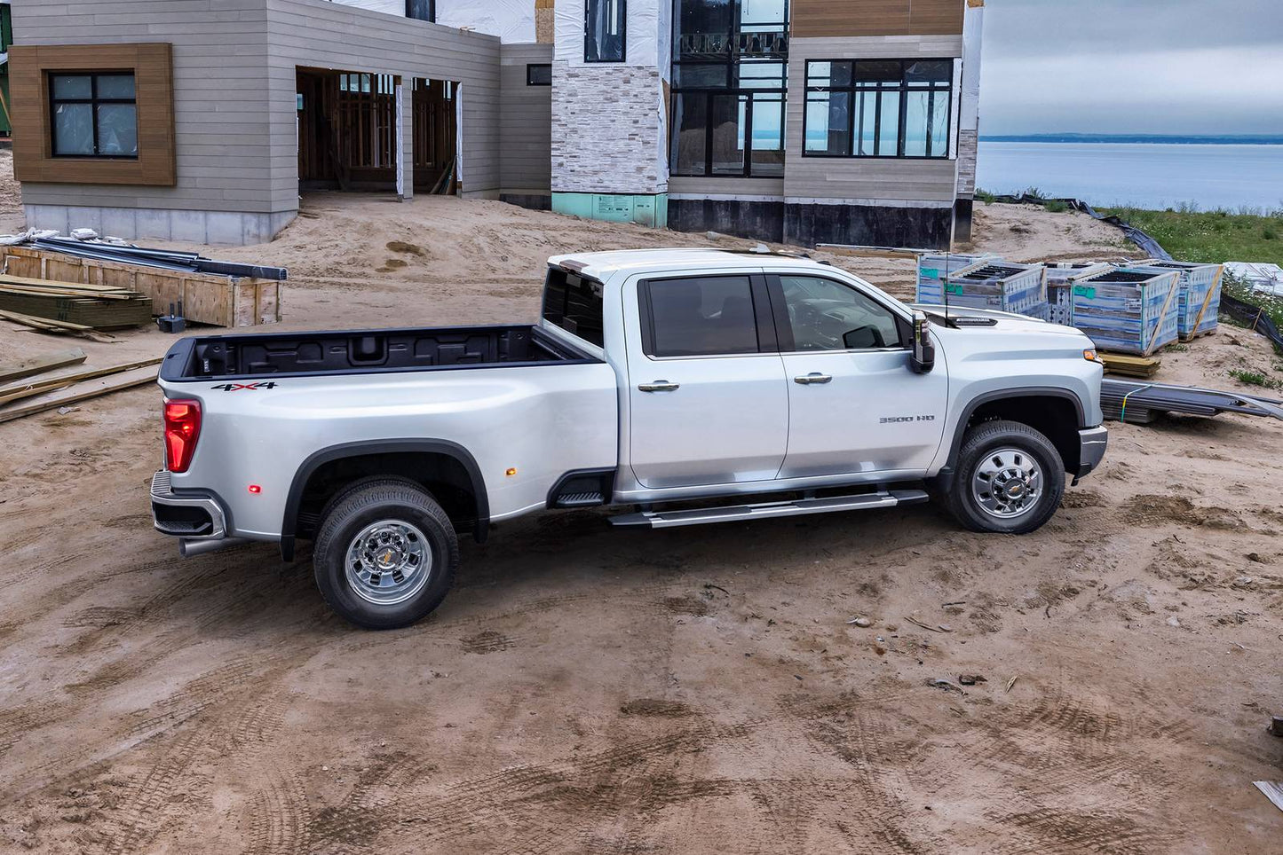 2025 Chevrolet Silverado 3500HD LT 2dr Regular Cab 4WD LB (6.6L 8cyl 10A)