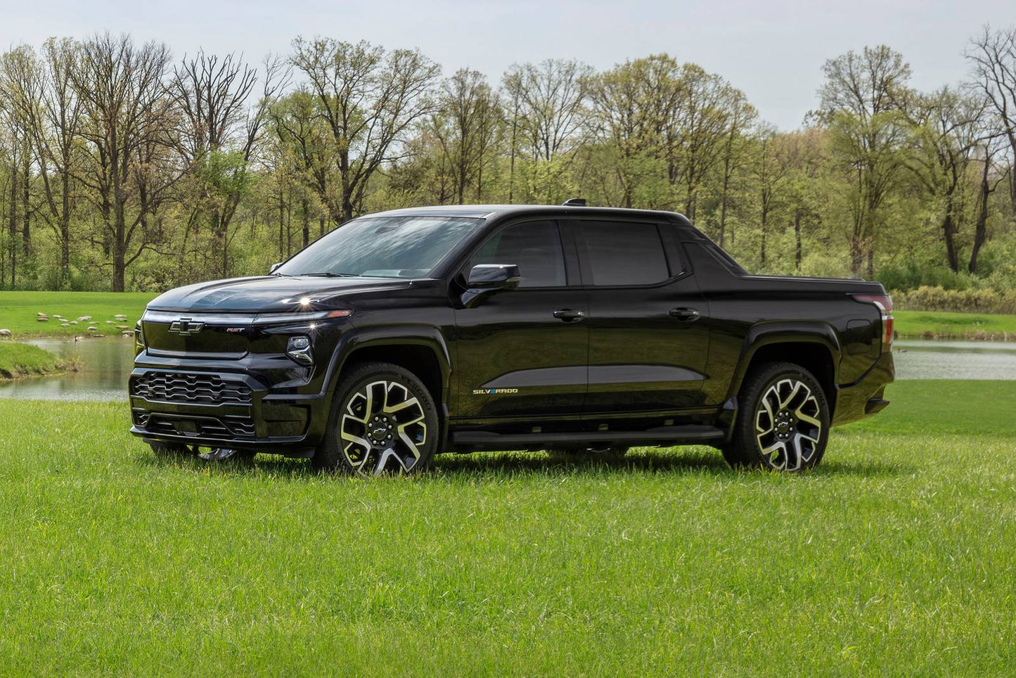 2025 Chevrolet Silverado EV RST Max Range 4dr Crew Cab 4WD SB (electric DD)