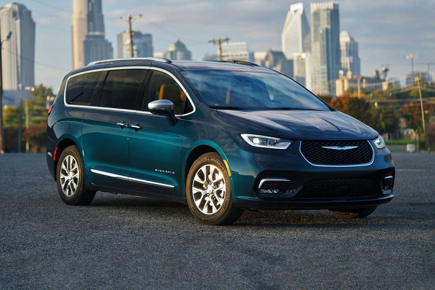 2025 Chrysler Pacifica FAV Edition PHEV 4dr Minivan (3.6L 6cyl gas/electric plug-in hybrid EVT)