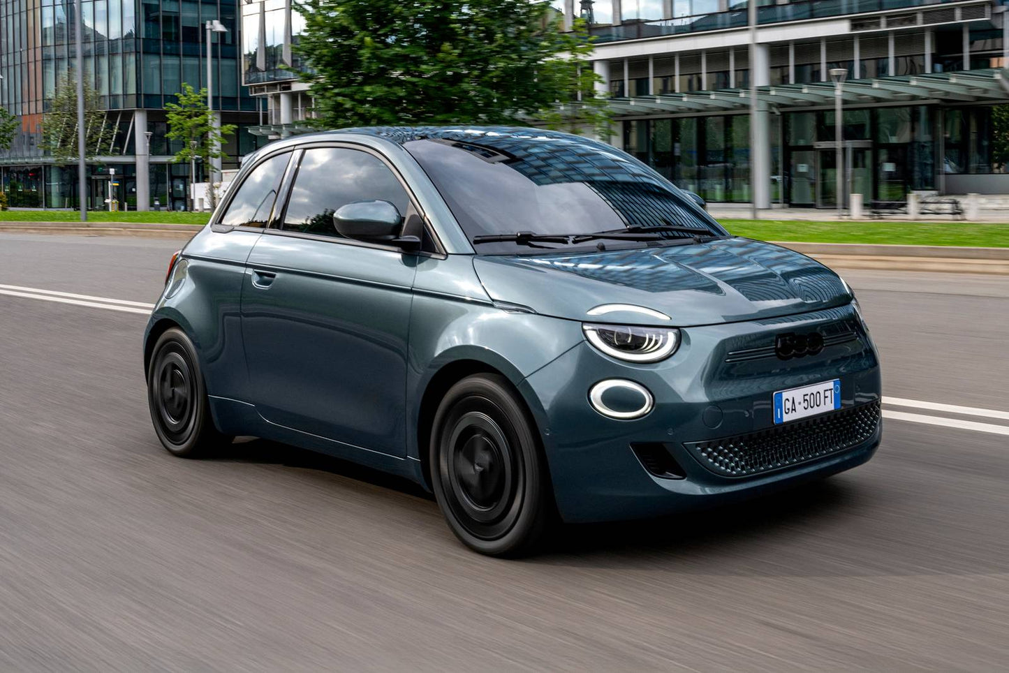 2025 FIAT 500e Giorgio Armani 2dr Hatchback (electric DD)