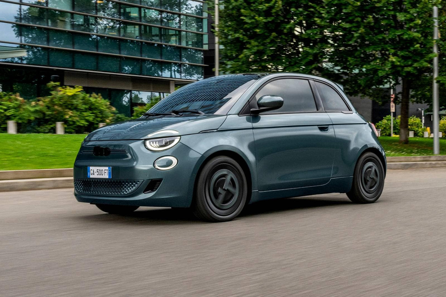 2025 FIAT 500e Giorgio Armani 2dr Hatchback (electric DD)