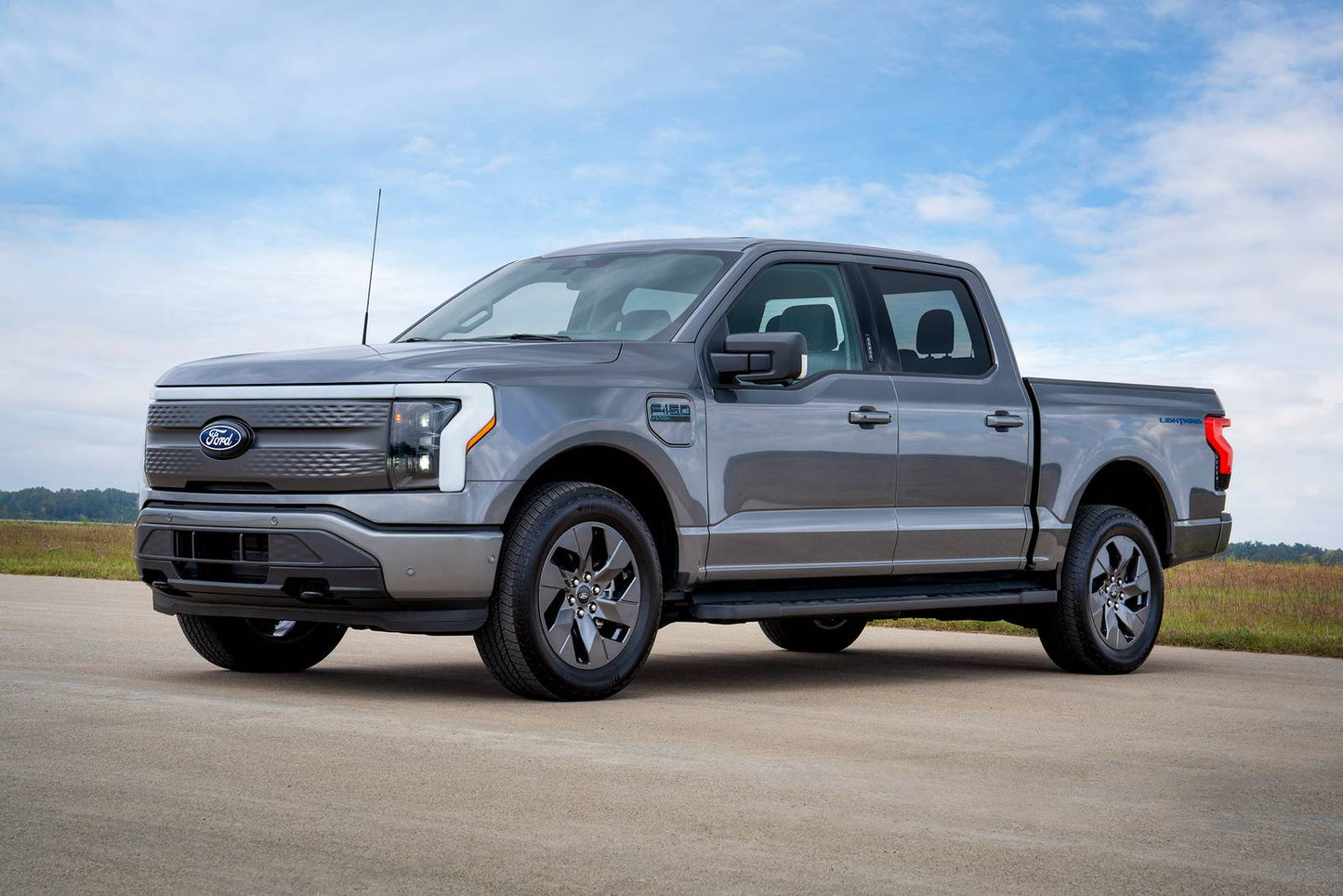 2025 Ford F-150 Lightning Flash 4dr SuperCrew 4WD SB (electric DD)
