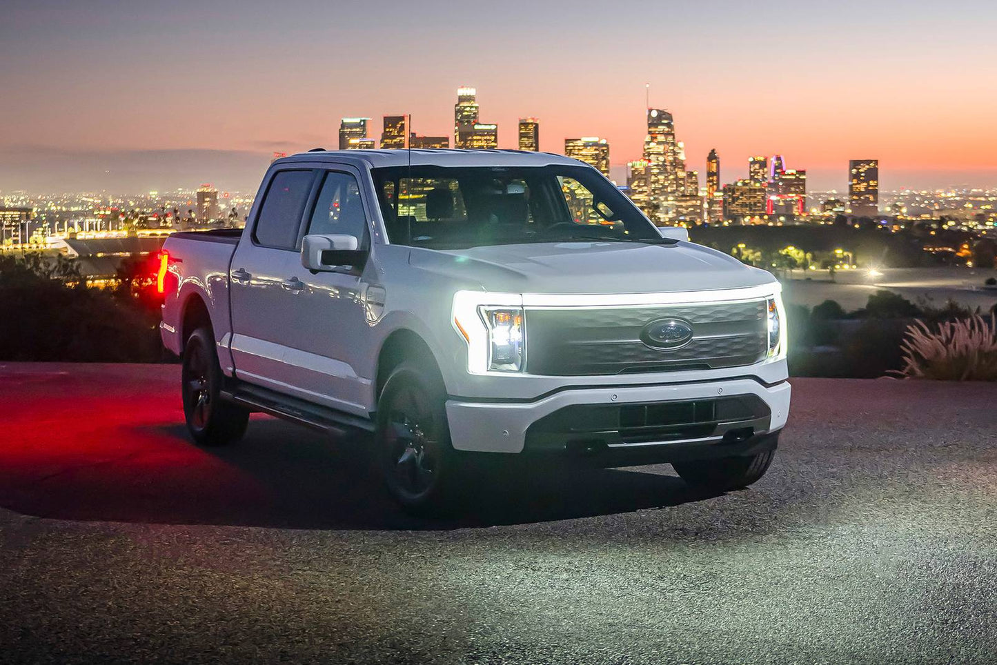 2025 Ford F-150 Lightning Platinum 4dr SuperCrew 4WD SB (electric DD)