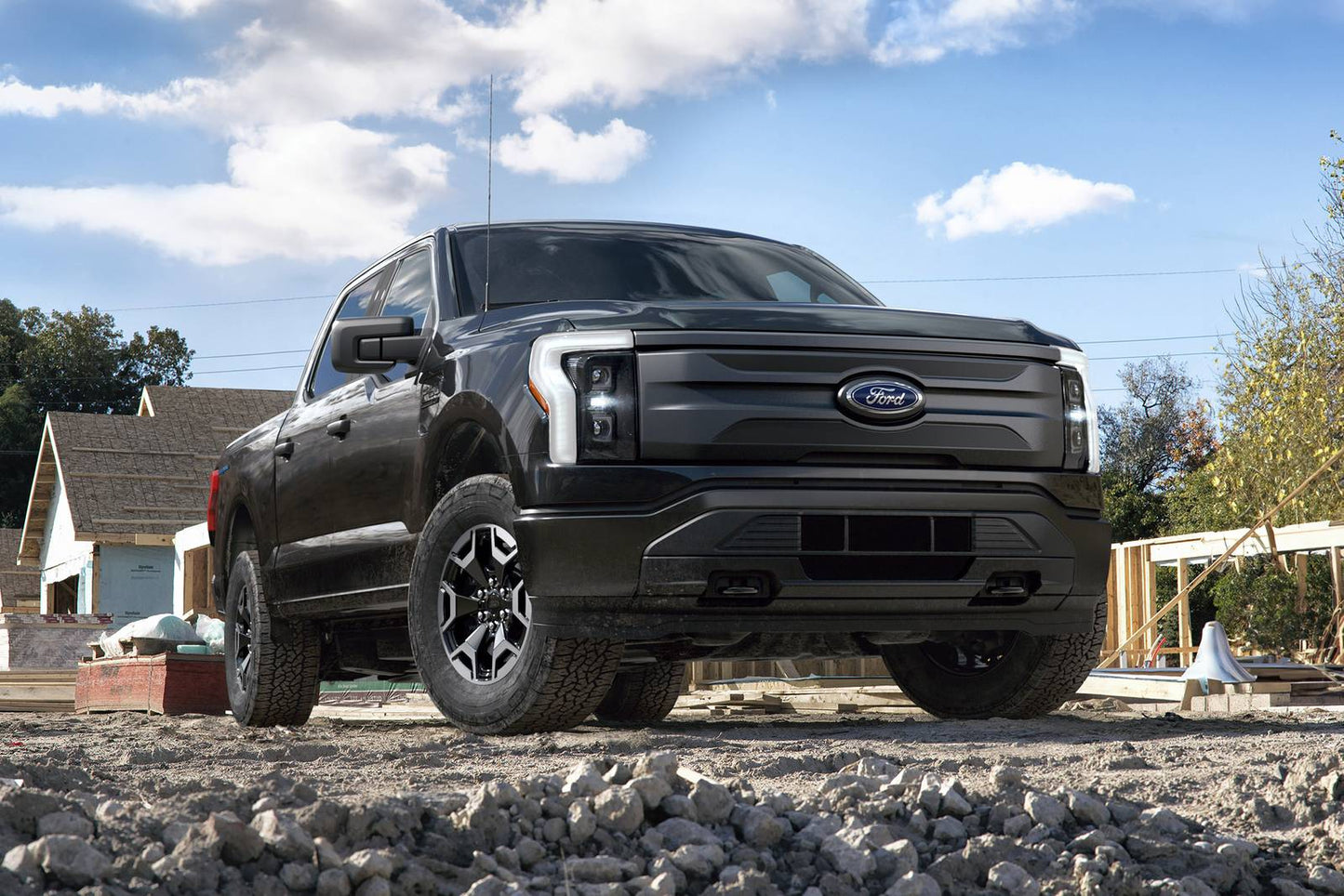2025 Ford F-150 Lightning Flash 4dr SuperCrew 4WD SB (electric DD)