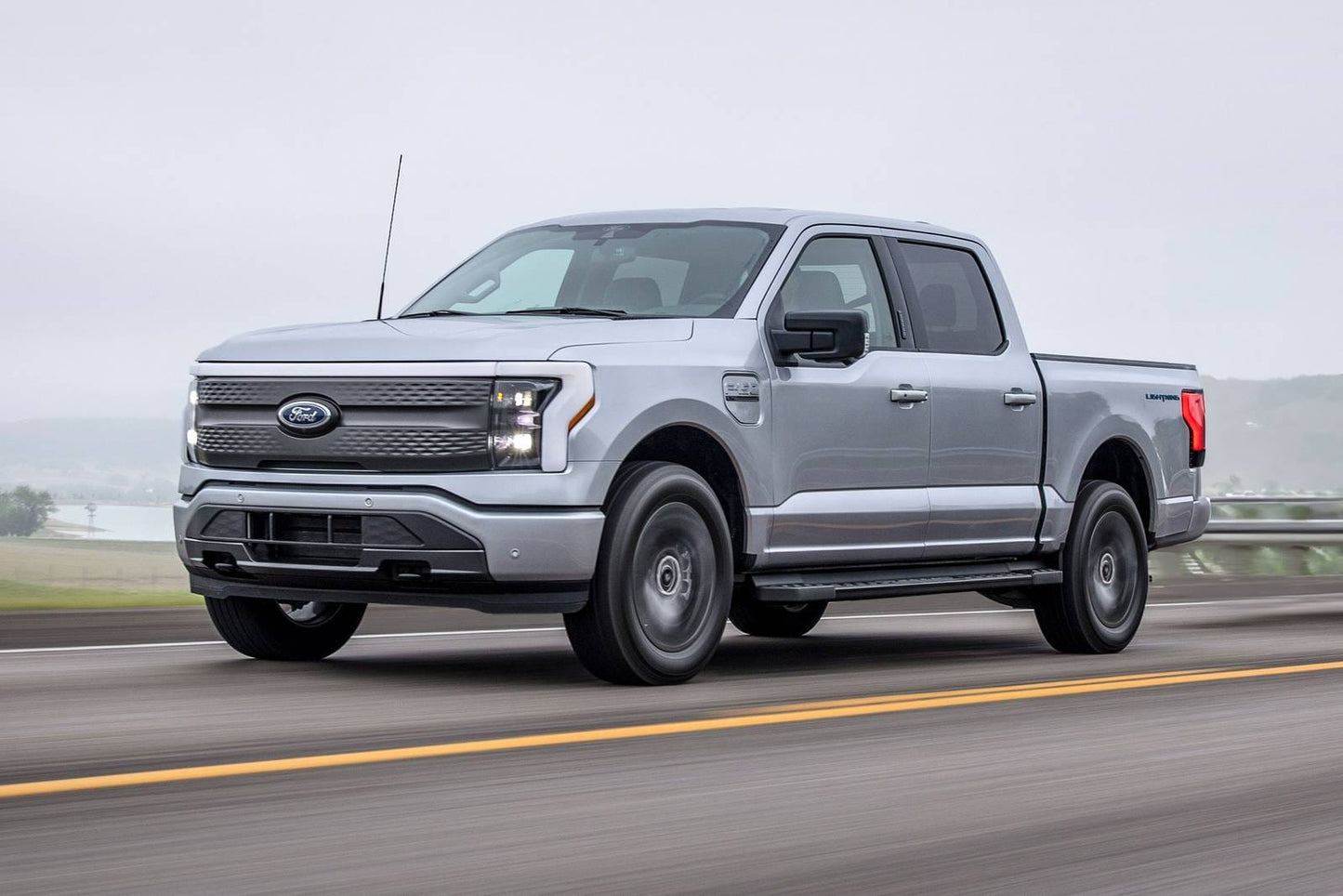 2025 Ford F-150 Lightning Flash 4dr SuperCrew 4WD SB (electric DD)