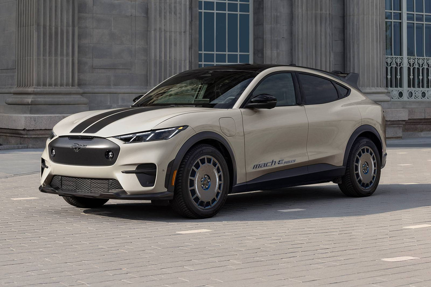 2025 Ford Mustang Mach-E Premium 4dr Hatchback (electric DD)