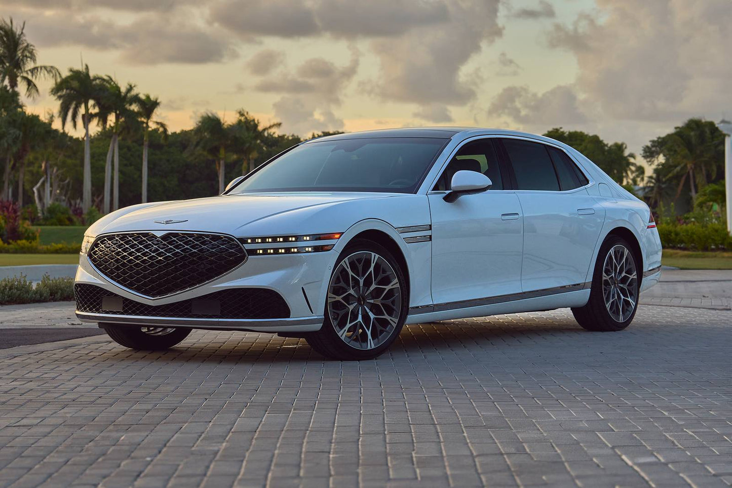 2025 Genesis G90 3.5T 4dr Sedan AWD (3.5L 6cyl Turbo 8A)