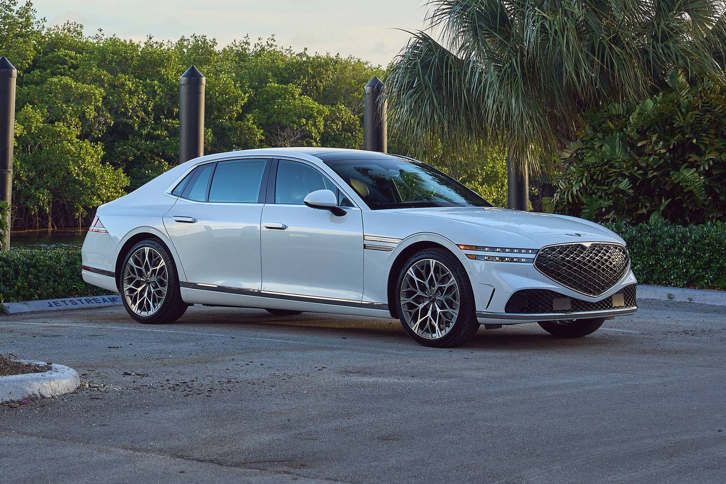 2025 Genesis G90 3.5T 4dr Sedan AWD (3.5L 6cyl Turbo 8A)