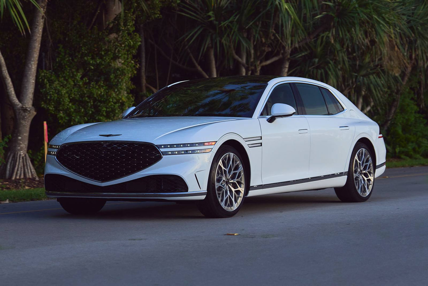2025 Genesis G90 3.5T 4dr Sedan AWD (3.5L 6cyl Turbo 8A)