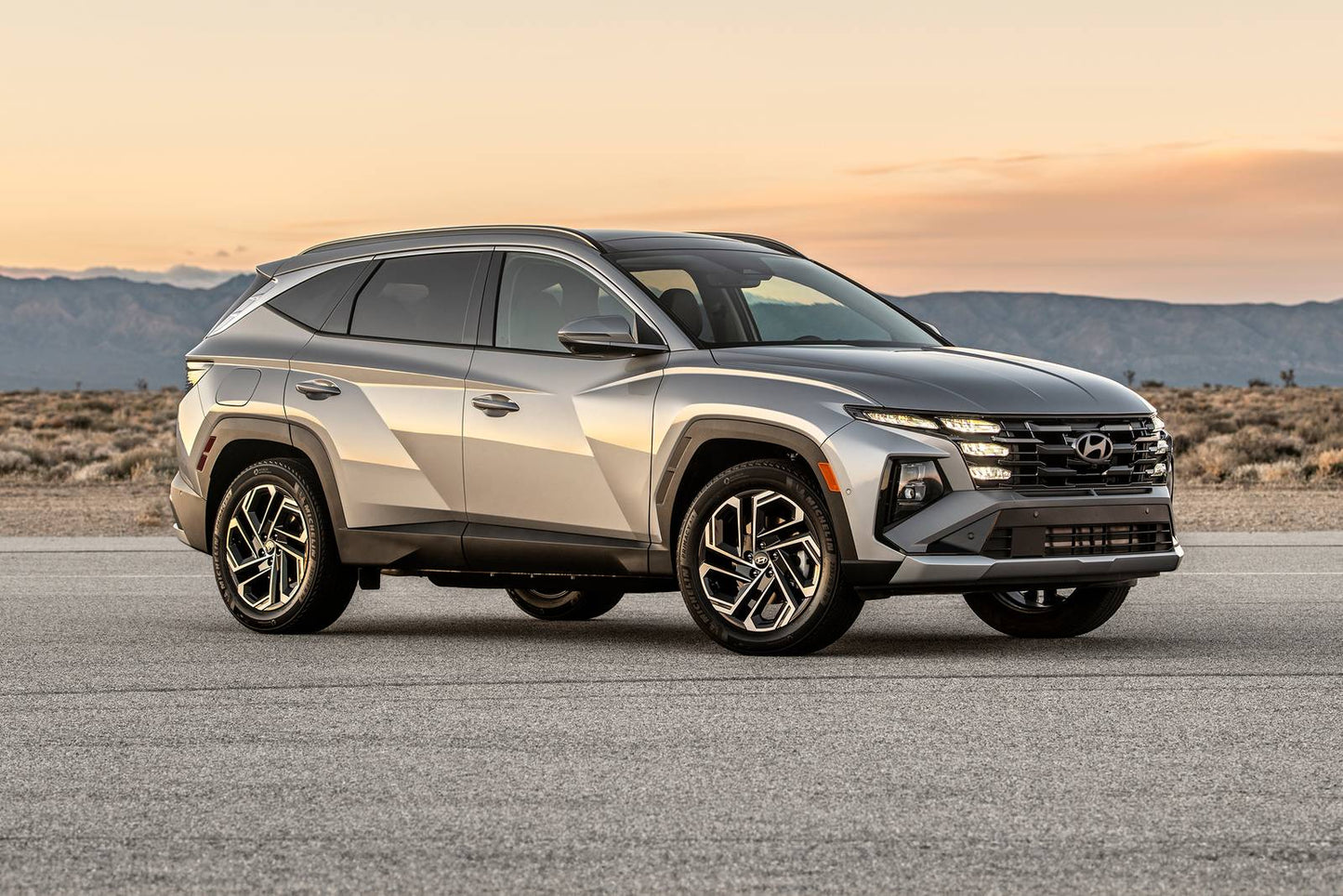 2025 Hyundai Tucson Plug-In Hybrid Limited 4dr SUV AWD (1.6L 4cyl Turbo gas/electric plug-in hybrid 6A)