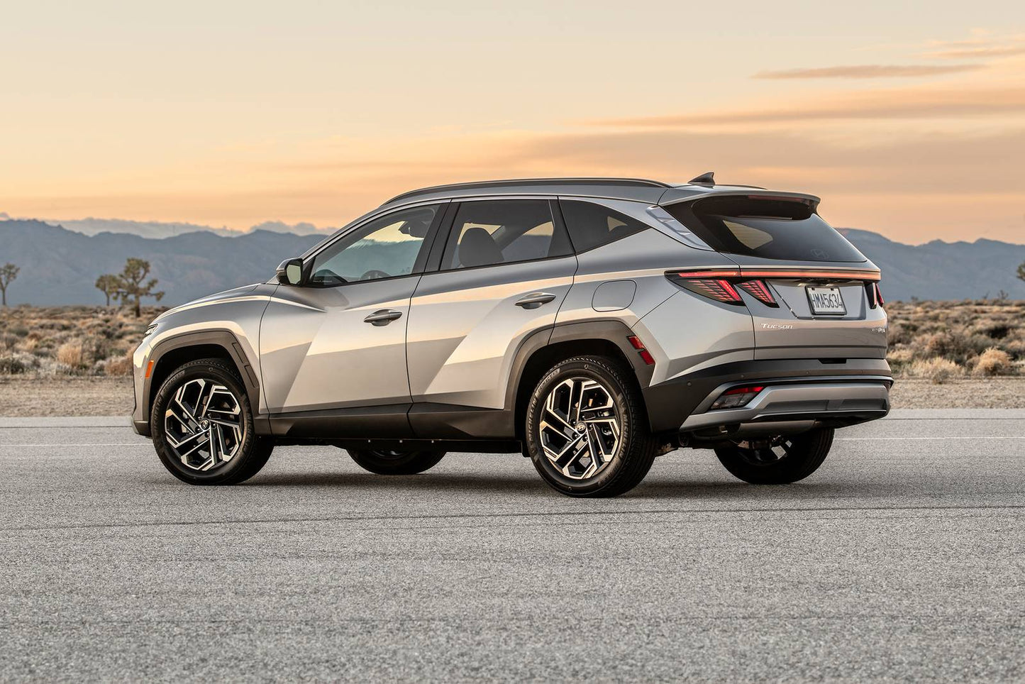 2025 Hyundai Tucson Plug-In Hybrid Limited 4dr SUV AWD (1.6L 4cyl Turbo gas/electric plug-in hybrid 6A)