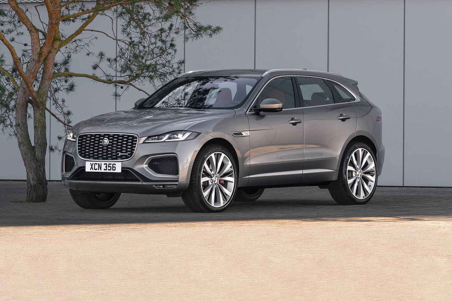 2025 Jaguar F-PACE P400 R-Dynamic S 4dr SUV AWD (3.0L 6cyl Twincharger gas/electric mild hybrid 8A)