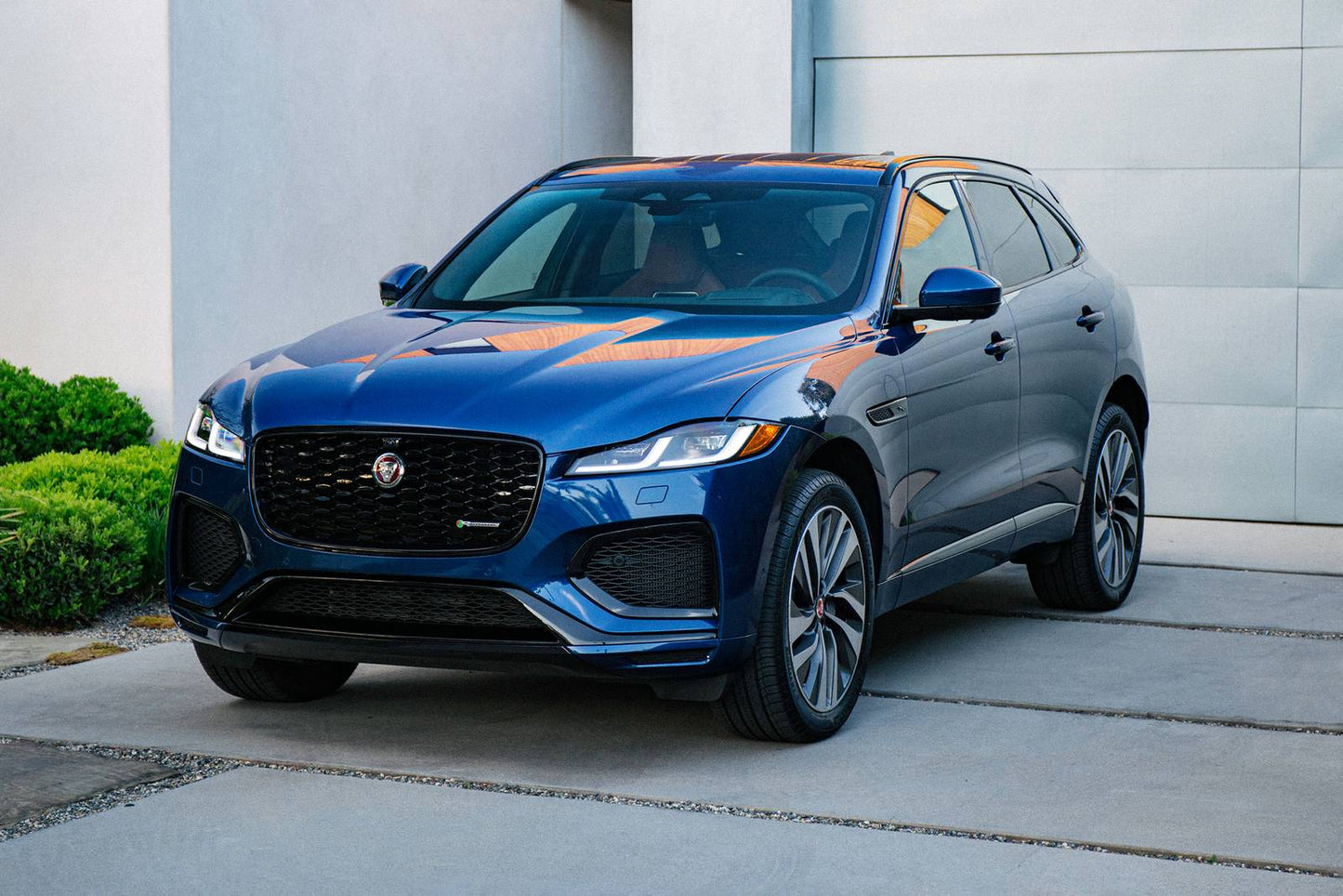 2025 Jaguar F-PACE P400 R-Dynamic S 4dr SUV AWD (3.0L 6cyl Twincharger gas/electric mild hybrid 8A)