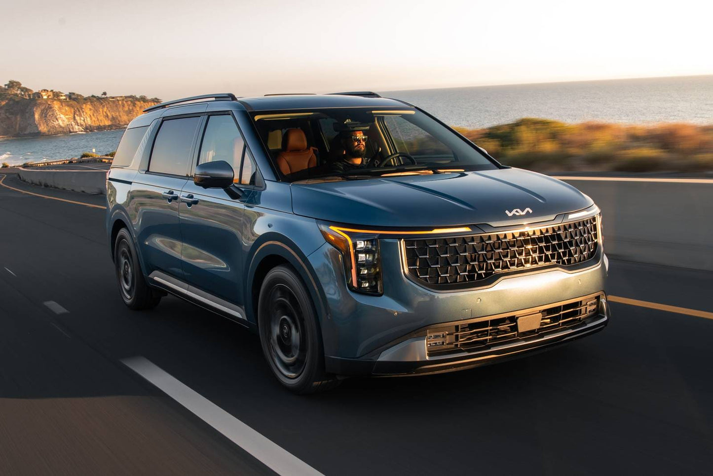 2025 Kia Carnival LXS 4dr Minivan (3.5L 6cyl 8A)